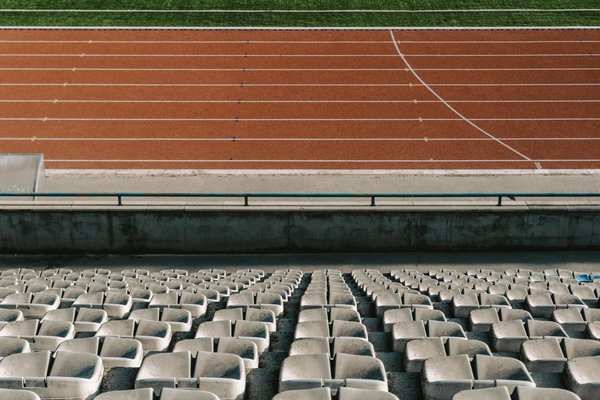 Welche SicherheitsmaÃŸnahmen sind beim Fahren mit einem Sportfahrrad zu beachten?